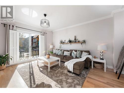 41 12251 No. 2 Road, Richmond, BC - Indoor Photo Showing Living Room