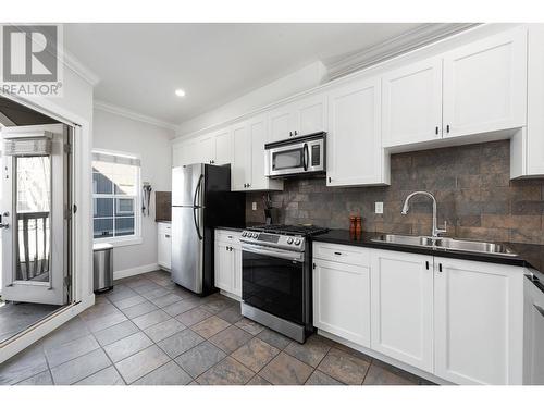 41 12251 No. 2 Road, Richmond, BC - Indoor Photo Showing Kitchen With Double Sink