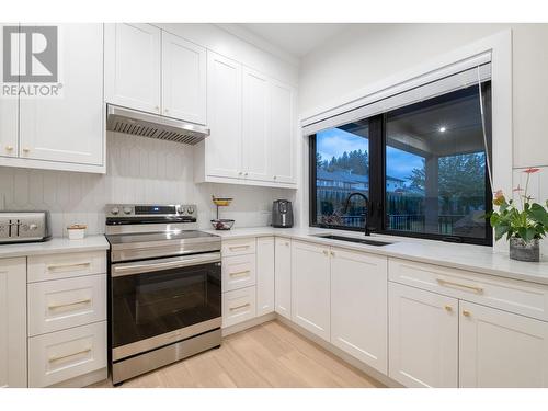 21996 Isaac Crescent, Maple Ridge, BC - Indoor Photo Showing Kitchen