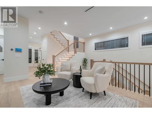 21996 Isaac Crescent, Maple Ridge, BC - Indoor Photo Showing Living Room