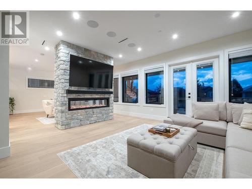 21996 Isaac Crescent, Maple Ridge, BC - Indoor Photo Showing Living Room With Fireplace