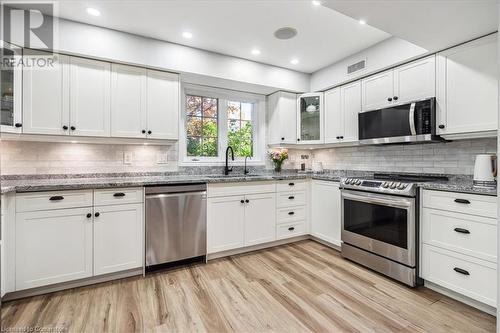 5129 Mount Nemo Crescent, Burlington, ON - Indoor Photo Showing Kitchen With Upgraded Kitchen