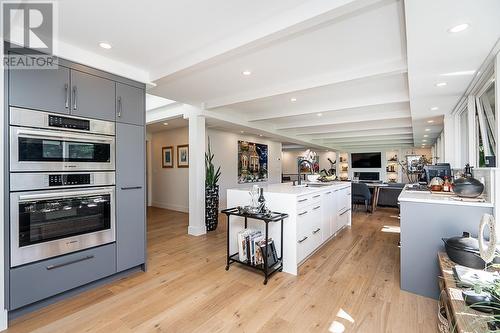 6070 Marine Drive, West Vancouver, BC - Indoor Photo Showing Kitchen