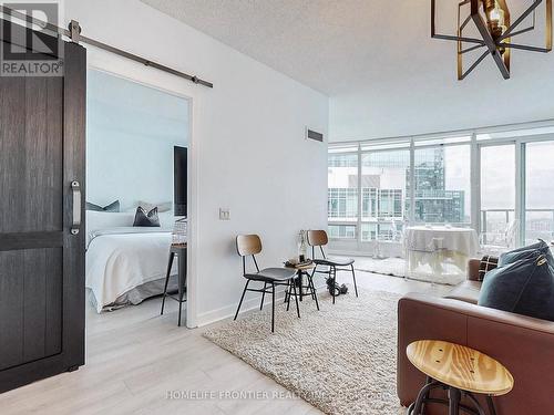 3202 - 373 Front Street W, Toronto, ON - Indoor Photo Showing Living Room