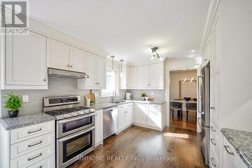 55 Sir Lancelot Drive, Markham, ON - Indoor Photo Showing Kitchen With Double Sink With Upgraded Kitchen