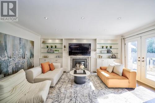 55 Sir Lancelot Drive, Markham, ON - Indoor Photo Showing Living Room