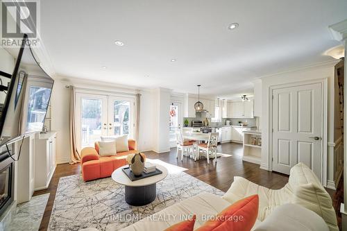 55 Sir Lancelot Drive, Markham, ON - Indoor Photo Showing Living Room