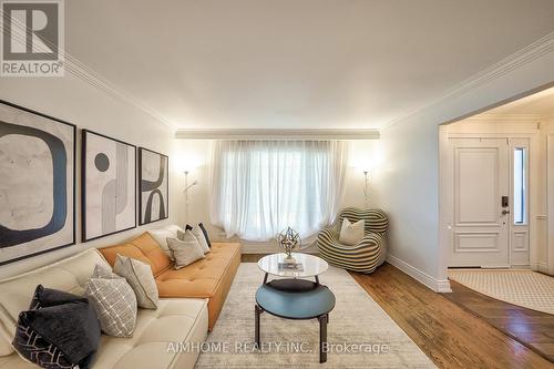 55 Sir Lancelot Drive, Markham, ON - Indoor Photo Showing Living Room