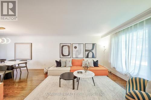 55 Sir Lancelot Drive, Markham, ON - Indoor Photo Showing Living Room