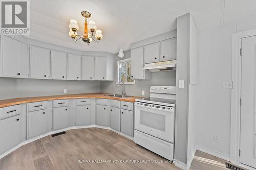 52 Damsel Circle, Georgina, ON - Indoor Photo Showing Kitchen