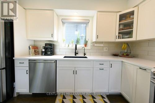 3 Simcoe Street, Wasaga Beach, ON - Indoor Photo Showing Kitchen