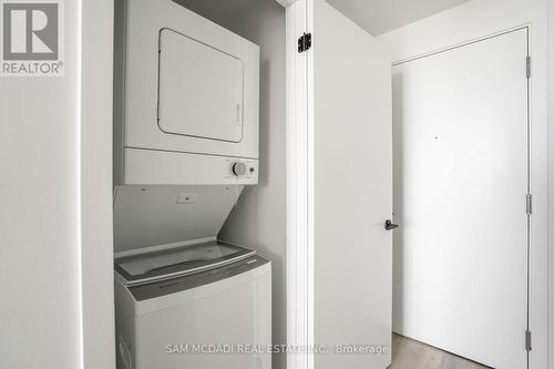 608 - 220 Missinnihe Way, Mississauga, ON - Indoor Photo Showing Laundry Room