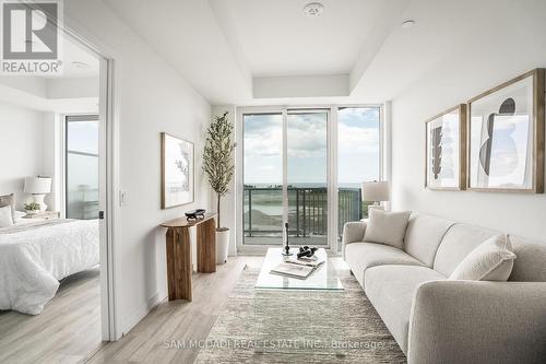 608 - 220 Missinnihe Way, Mississauga, ON - Indoor Photo Showing Living Room