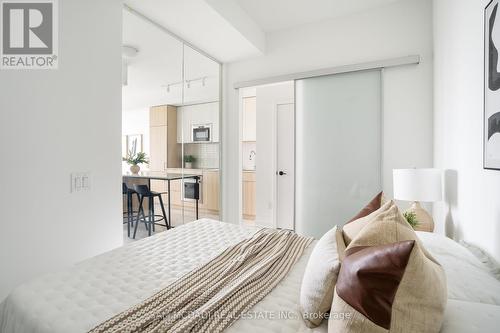 608 - 220 Missinnihe Way, Mississauga, ON - Indoor Photo Showing Bedroom