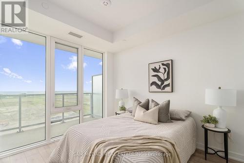 609 - 220 Missinnihe Way, Mississauga, ON - Indoor Photo Showing Bedroom