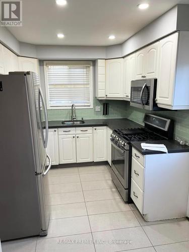 1342 Roylen Road, Oakville, ON - Indoor Photo Showing Kitchen With Double Sink