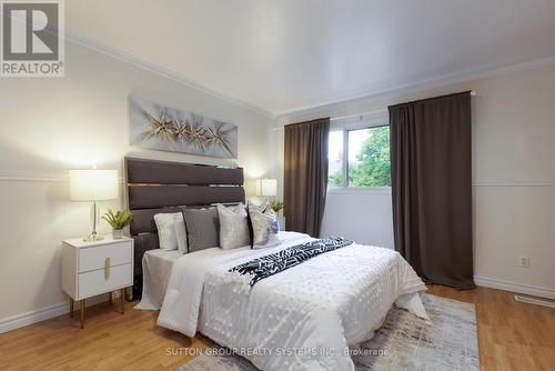 39 - 1180 Mississauga Valley Boulevard, Mississauga, ON - Indoor Photo Showing Bedroom