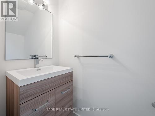 105 - 1183 Dufferin Street, Toronto, ON - Indoor Photo Showing Bathroom