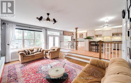 521 Broadway Avenue, Toronto, ON - Indoor Photo Showing Living Room