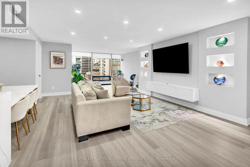 2006 - 30 Wellington Street E, Toronto, ON - Indoor Photo Showing Living Room