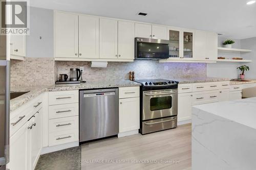 2006 - 30 Wellington Street E, Toronto, ON - Indoor Photo Showing Kitchen With Upgraded Kitchen