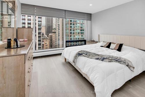 2006 - 30 Wellington Street E, Toronto, ON - Indoor Photo Showing Bedroom