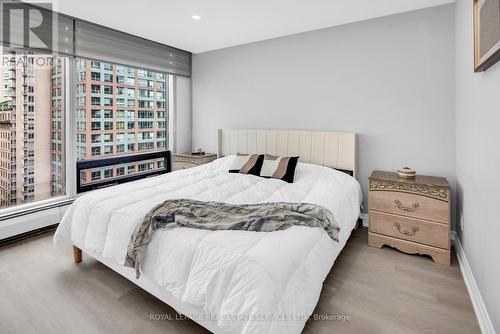 2006 - 30 Wellington Street E, Toronto, ON - Indoor Photo Showing Bedroom