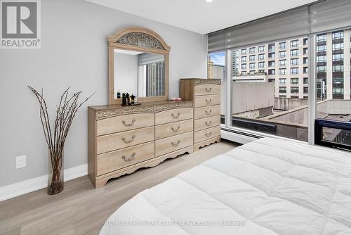 2006 - 30 Wellington Street E, Toronto, ON - Indoor Photo Showing Bedroom