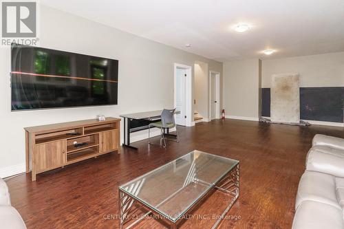 1066 Tally-Ho Winter Park Road, Lake Of Bays, ON - Indoor Photo Showing Living Room