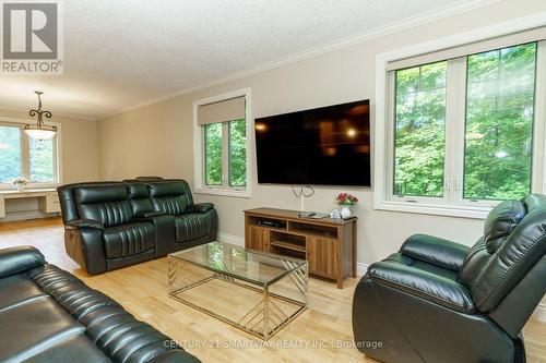 1066 Tally-Ho Winter Park Road, Lake Of Bays, ON - Indoor Photo Showing Living Room