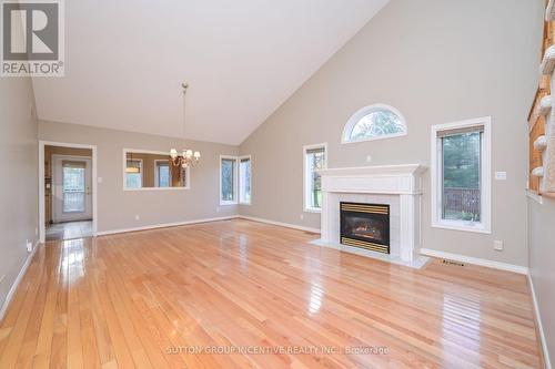 27 - 7 Belair Place, New Tecumseth, ON - Indoor Photo Showing Other Room With Fireplace