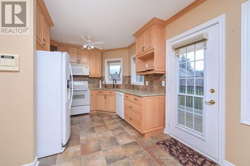 27 - 7 Belair Place, New Tecumseth, ON - Indoor Photo Showing Kitchen