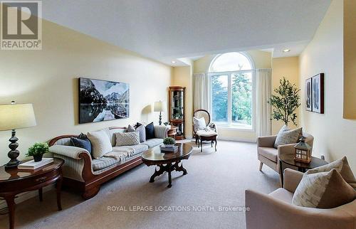 321 Balsam Street, Collingwood, ON - Indoor Photo Showing Living Room