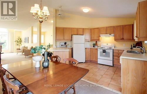 321 Balsam Street, Collingwood, ON - Indoor Photo Showing Kitchen With Double Sink