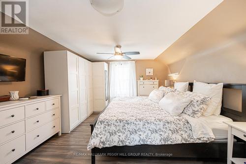 1556 Flos Rd 4 W, Springwater, ON - Indoor Photo Showing Bedroom