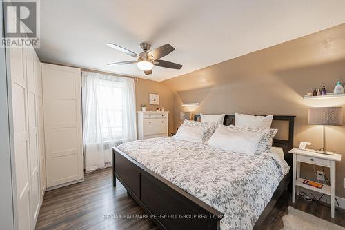 1556 Flos Rd 4 W, Springwater, ON - Indoor Photo Showing Bedroom