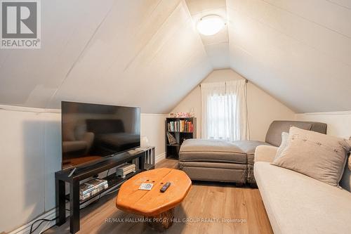 1556 Flos Rd 4 W, Springwater, ON - Indoor Photo Showing Living Room