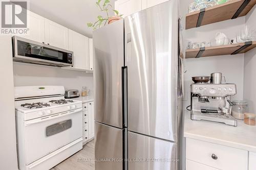 1556 Flos Rd 4 W, Springwater, ON - Indoor Photo Showing Kitchen