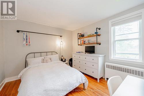 1556 Flos Rd 4 W, Springwater, ON - Indoor Photo Showing Bedroom