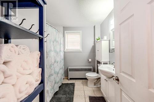 1556 Flos Rd 4 W, Springwater, ON - Indoor Photo Showing Bathroom