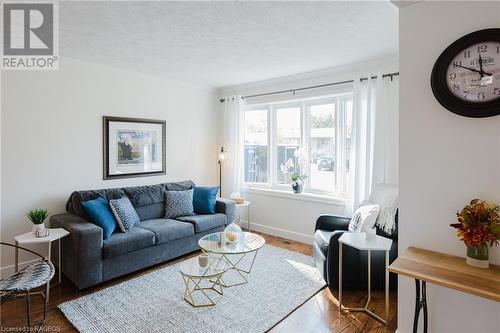 675 Orchard Drive, Port Elgin, ON - Indoor Photo Showing Living Room