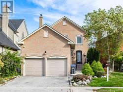 245 KINGSBRIDGE GARDENS  Mississauga, ON L5R 1L4