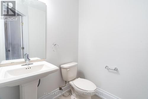 2 Near Lane, Hamilton, ON - Indoor Photo Showing Bathroom