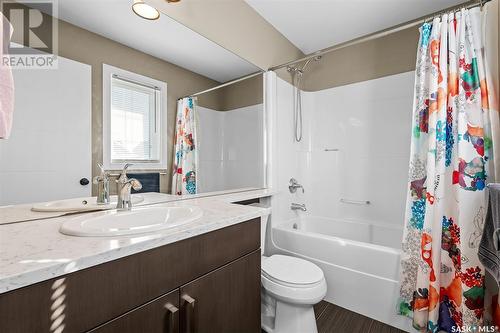 230 Newton Link, Saskatoon, SK - Indoor Photo Showing Bathroom