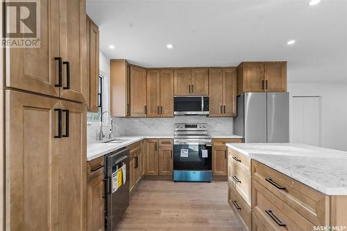 110 4Th Street E, Langham, SK - Indoor Photo Showing Kitchen With Upgraded Kitchen