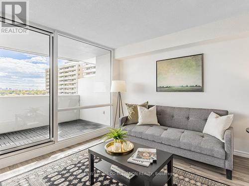 1506 - 260 Scarlett Road, Toronto, ON - Indoor Photo Showing Living Room