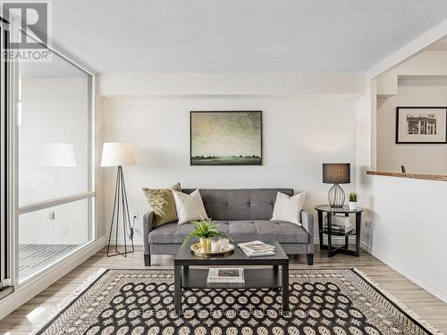 1506 - 260 Scarlett Road, Toronto, ON - Indoor Photo Showing Living Room