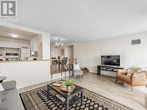 1506 - 260 Scarlett Road, Toronto, ON - Indoor Photo Showing Living Room