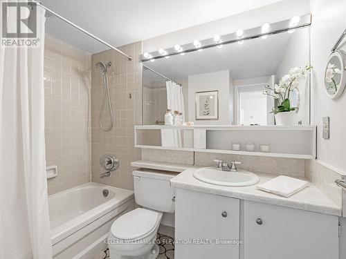 1506 - 260 Scarlett Road, Toronto, ON - Indoor Photo Showing Bathroom