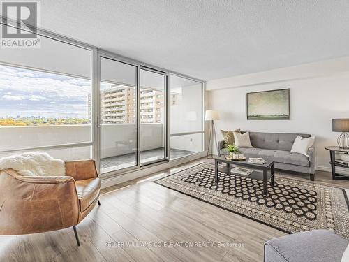 1506 - 260 Scarlett Road, Toronto, ON - Indoor Photo Showing Living Room